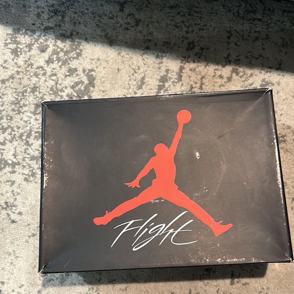 Jordan 4 Fire Reds - Picture 7 of 9